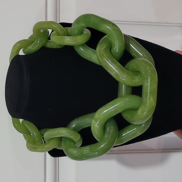 💚🔹️Piper K 🔹️Bold Green Resin Chunky  Statement 20" Necklace - Picture 7 of 10